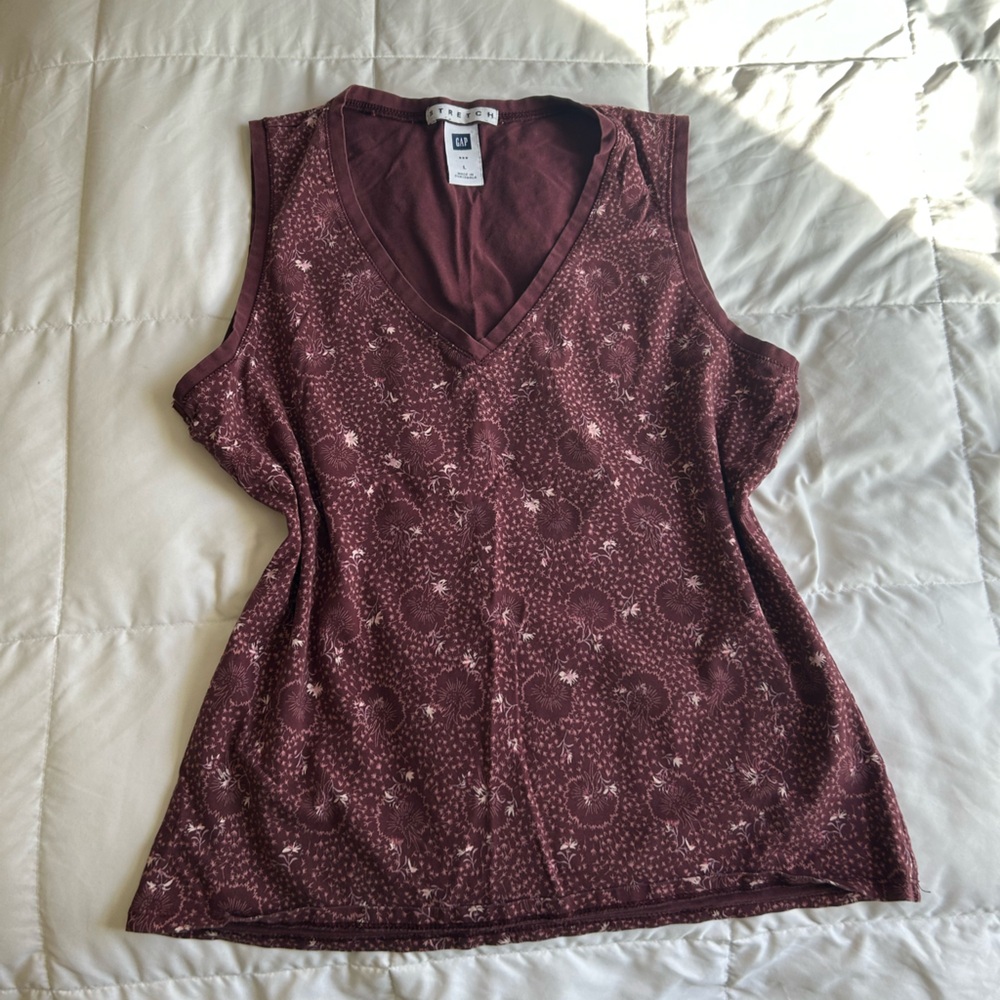 Women's Sleeveless V-Neck Top